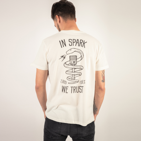 camiseta motera IN SPARKS WE TRUST color crudo trasera